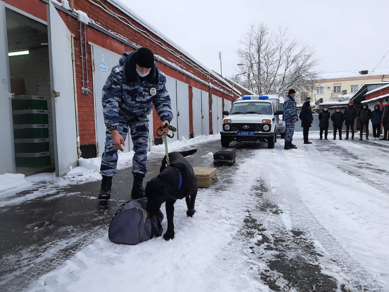 Тихорецкие полицейские и общественники проводят акцию «Студенческий десант»  | 25.01.2021 | Тихорецк - БезФормата